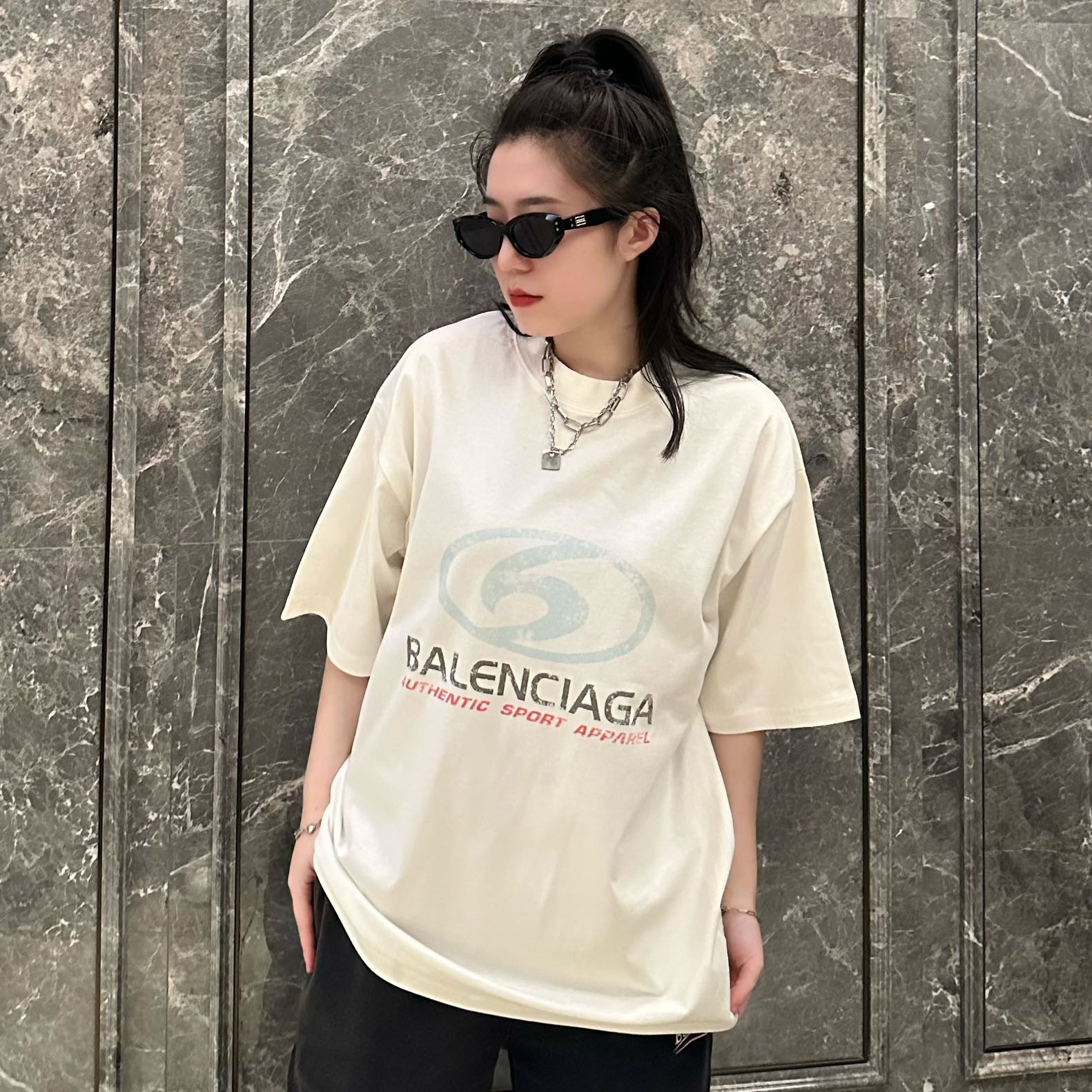 발렌시아가 뉴시즌 로고 프린트 티셔츠