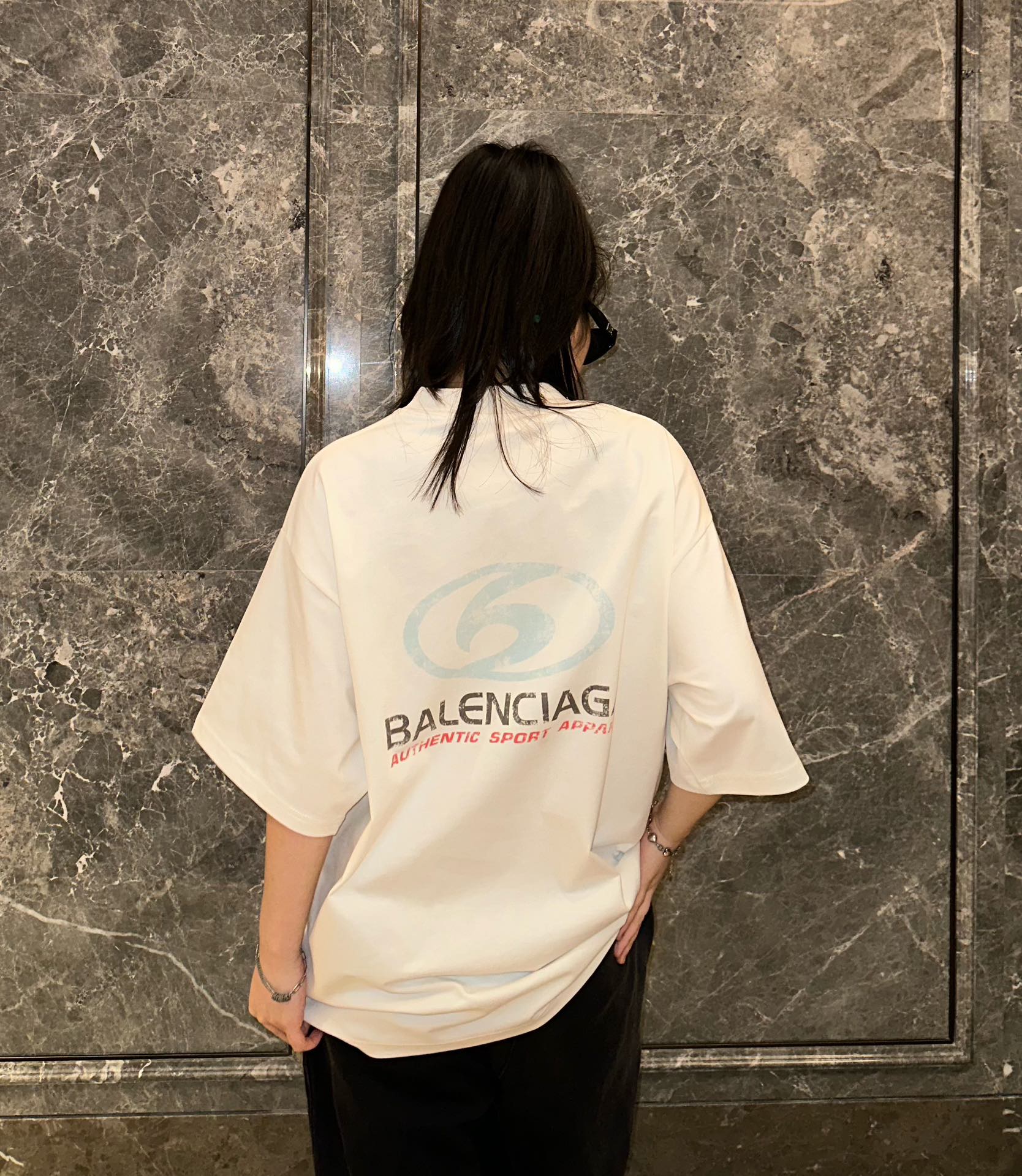 발렌시아가 뉴시즌 로고 프린트 티셔츠