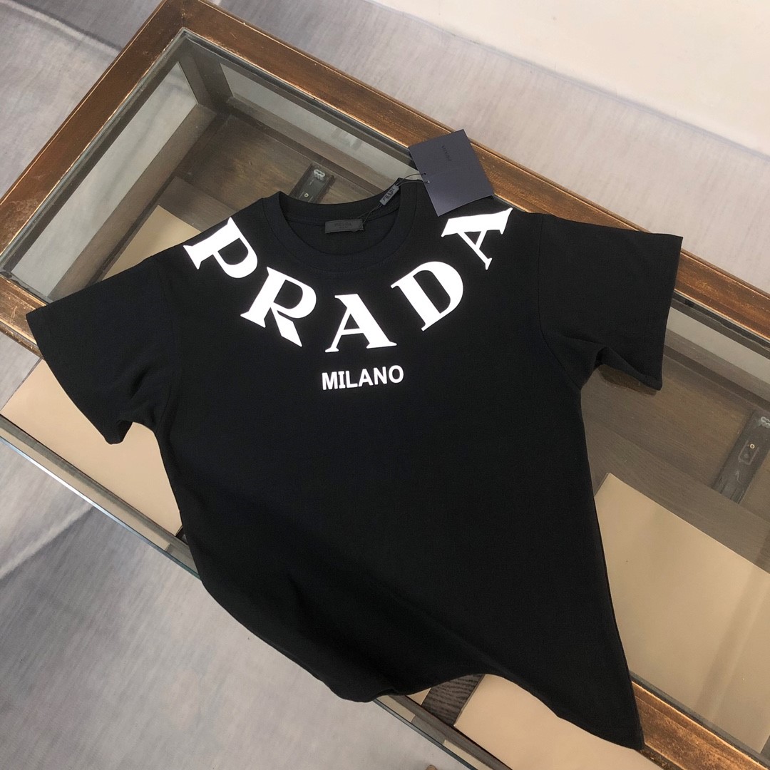 PRADA  프라다 반팔티