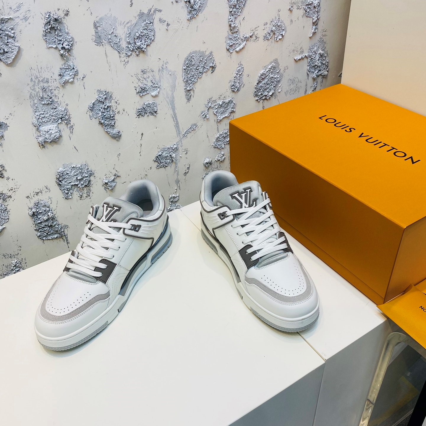 LV 루이비통 트레이너 스니커즈