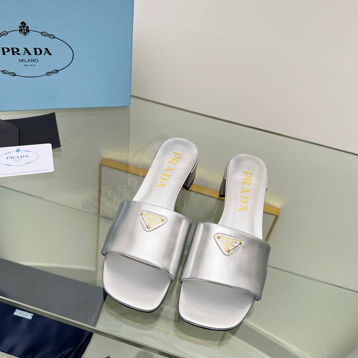 PRADA 프라다 슬리퍼