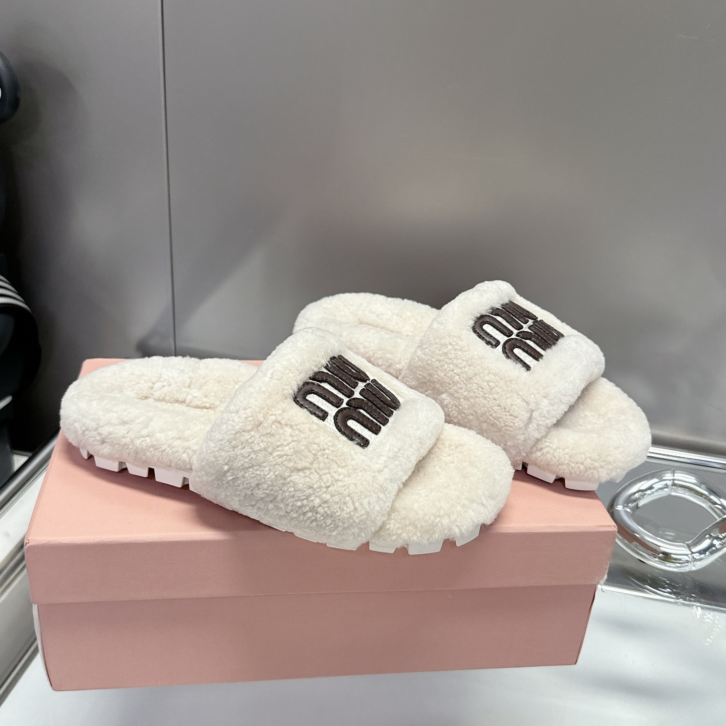 Miu Miu 슬리퍼