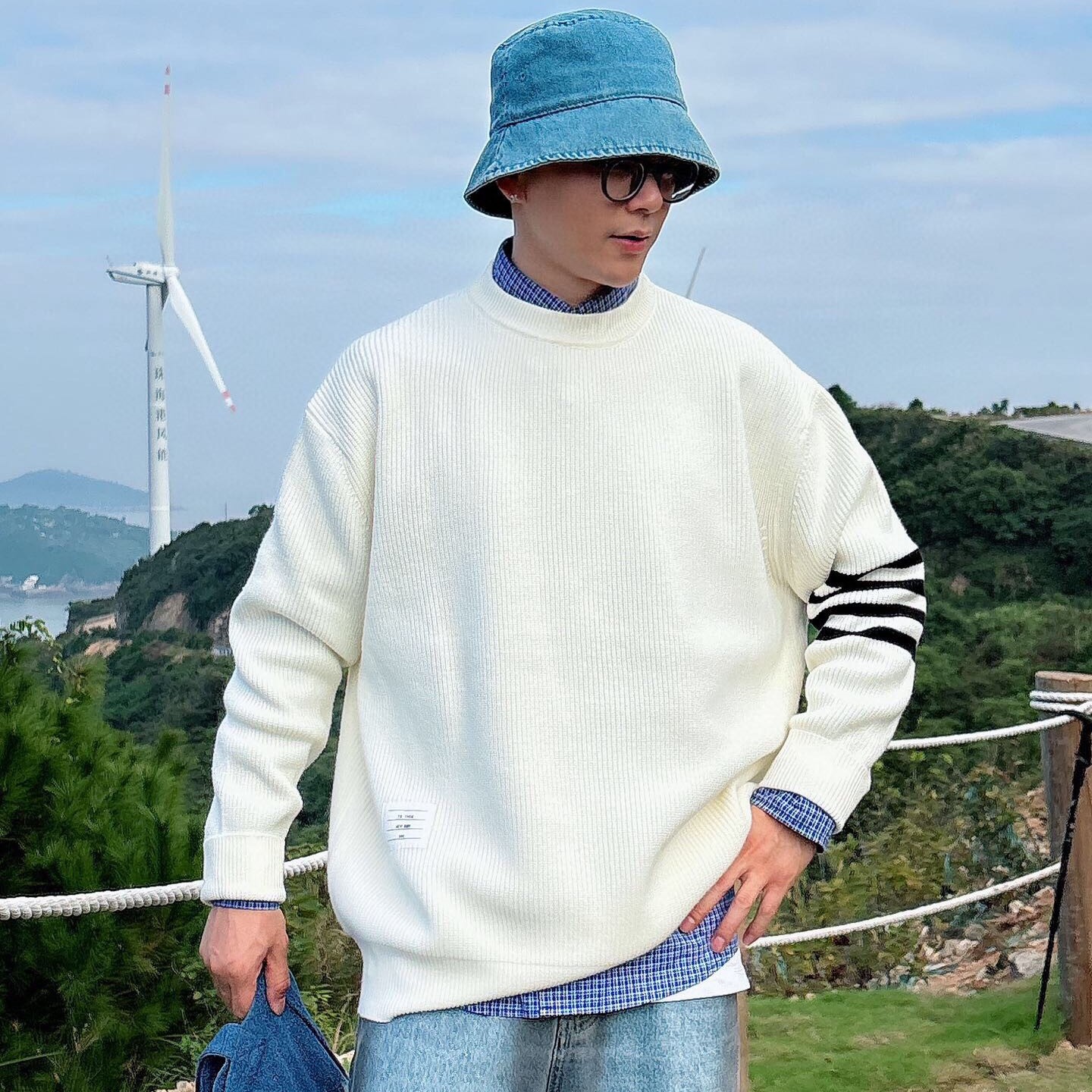 TB 톰브라운 라운드 풀오버 스웨터