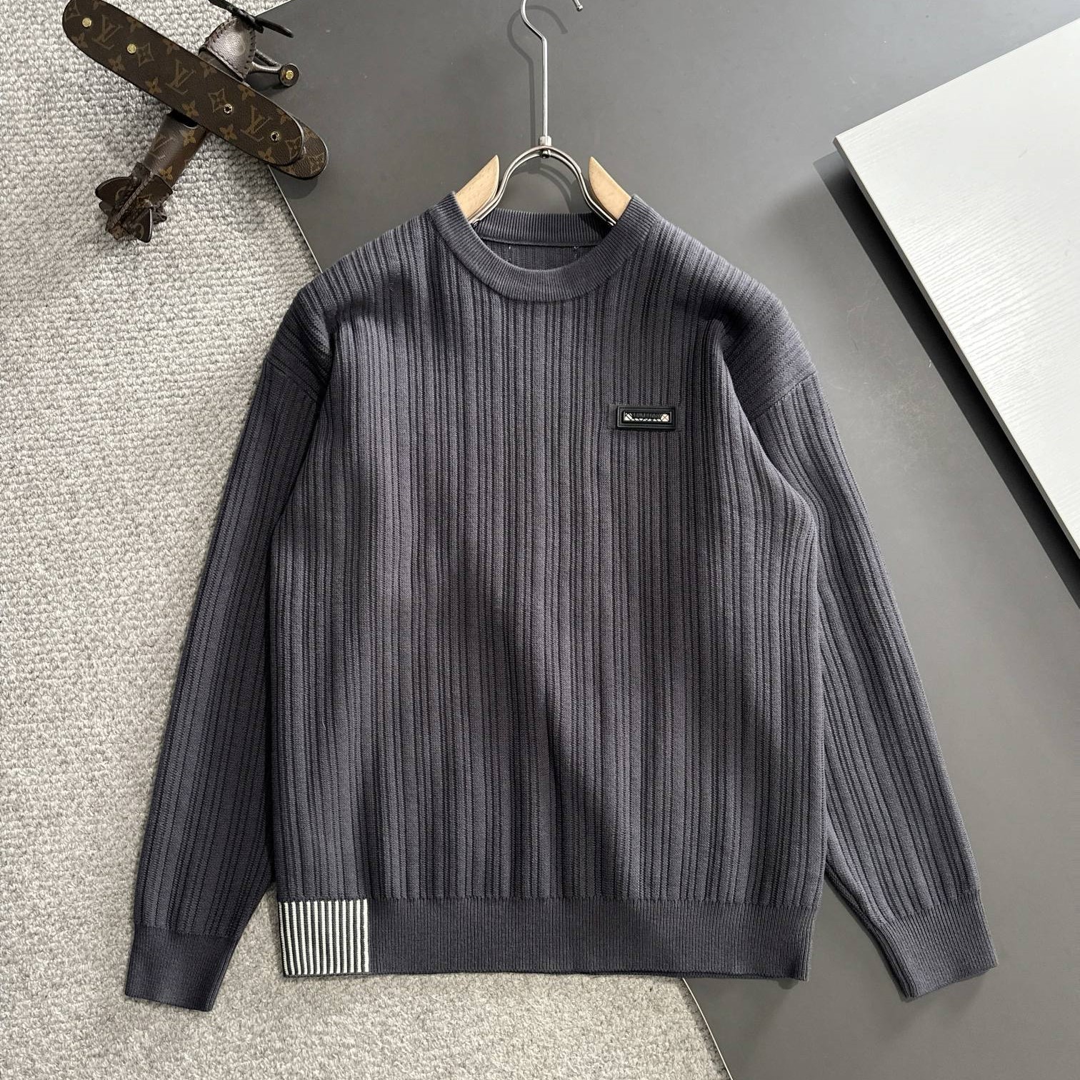 BALENCIAGA 발렌시아가 라운드넥 스웨터
