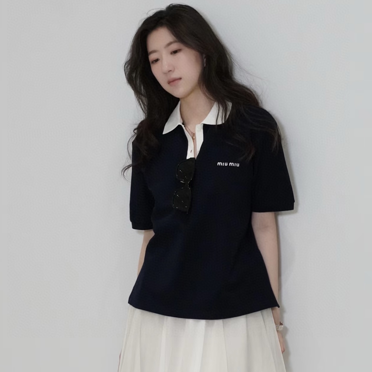 미우미우 카라티셔트